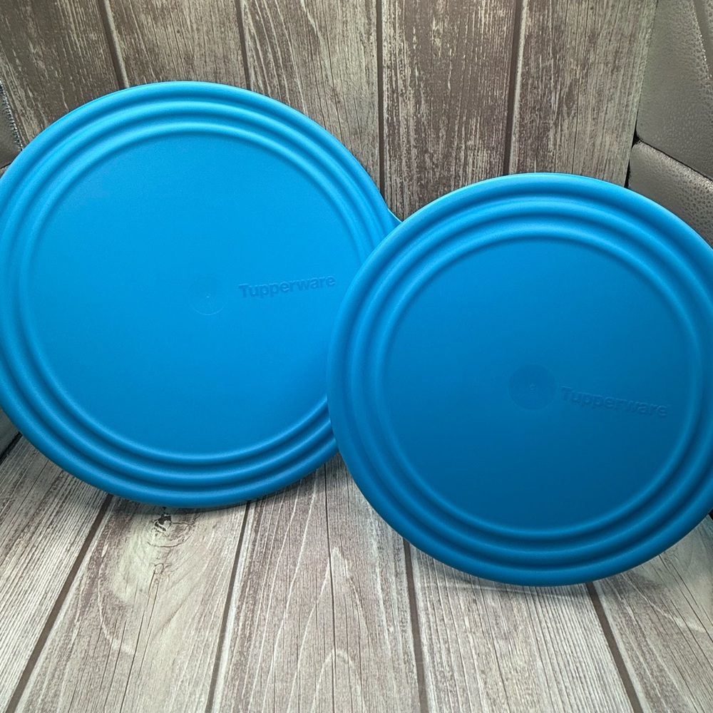 Tupperware Blue Bowl Set with Lids - Picture 2 of 3